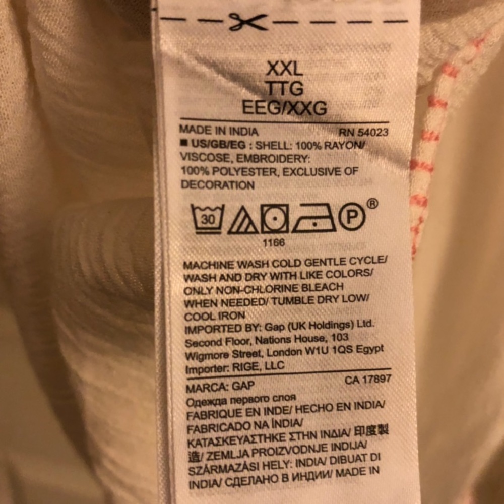 NEW Flowy Embroidered Crepe Top GAP - Picture 4 of 4